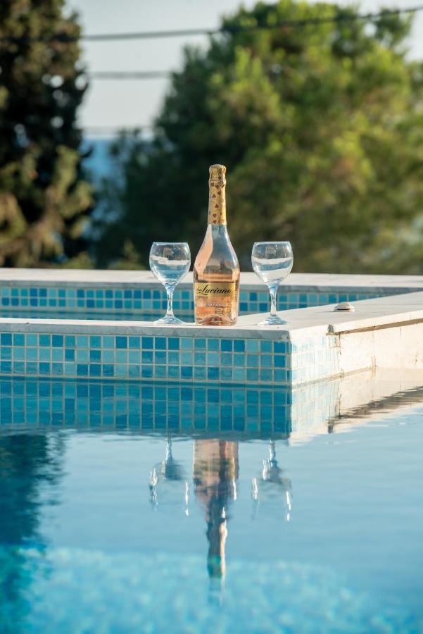 Villa Costamare - Enjoy Lazy Days On The Private Pool-Jacuzzi Pefki Exterior foto